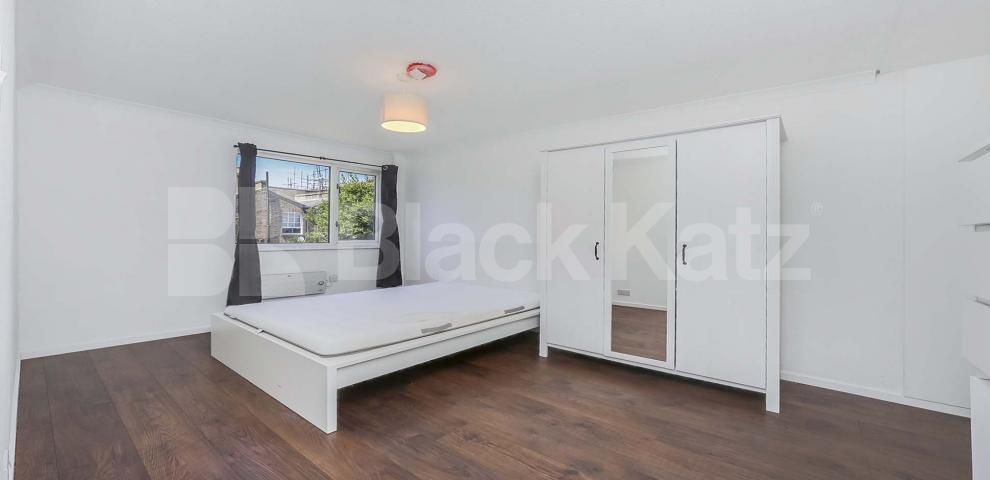 			UNDER OFFER , 3 Bedroom, 1 bath, 1 reception House			 Dunston Road, Clapham Junction